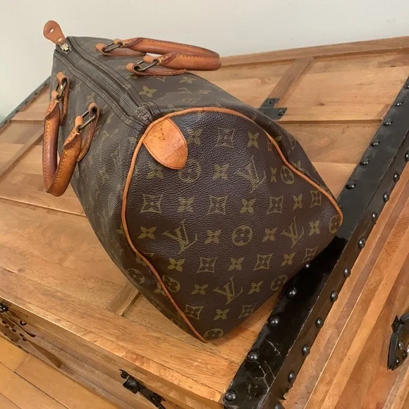 Louis Vuitton Vintage Speedy 35 Handbag. - Picture 14 of 17